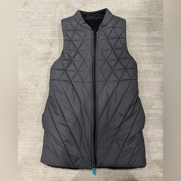 Ivivva size 14 long reversible girls vest - Picture 1 of 3